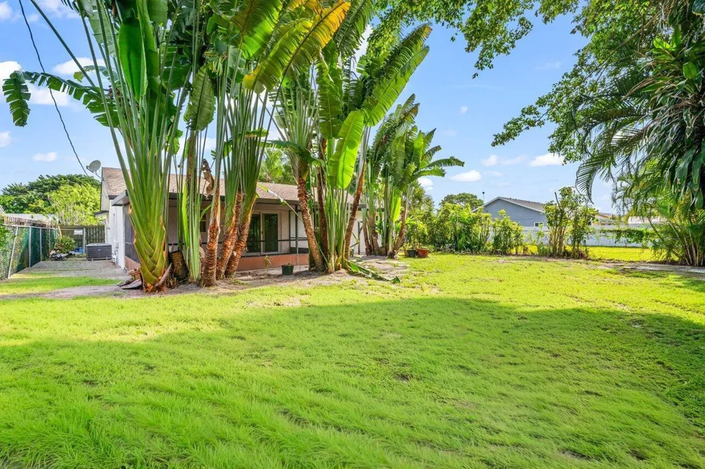 638 SW 4th Avenue Boynton Beach, FL 33426