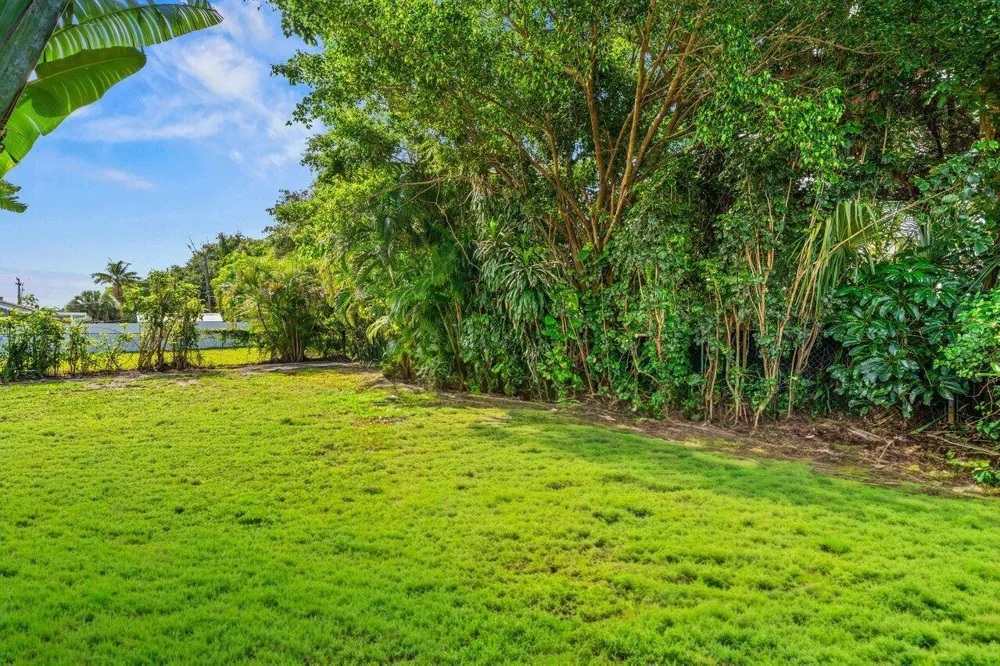 638 SW 4th Avenue Boynton Beach, FL 33426