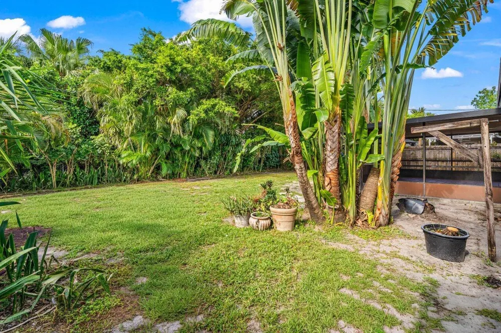 638 SW 4th Avenue Boynton Beach, FL 33426
