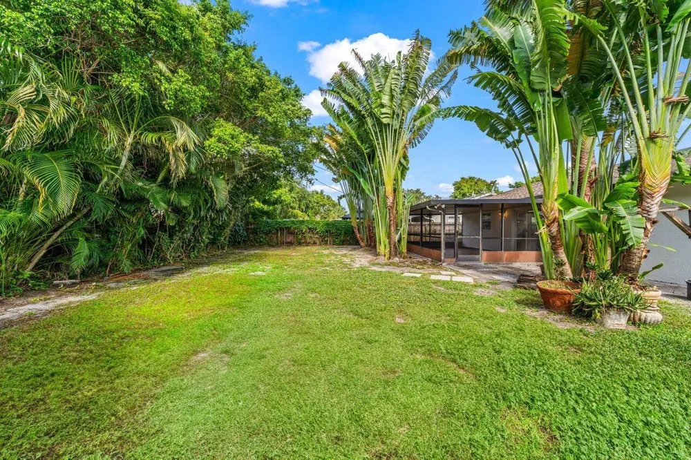 638 SW 4th Avenue Boynton Beach, FL 33426