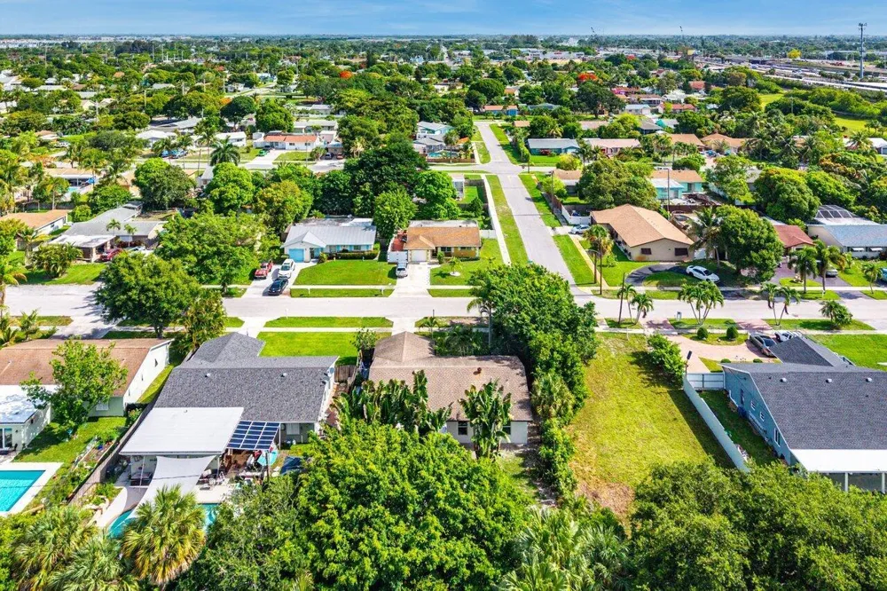 638 SW 4th Avenue Boynton Beach, FL 33426