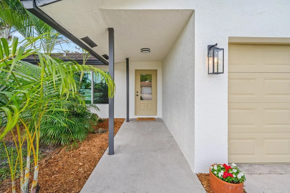 638 SW 4th Avenue Boynton Beach, FL 33426