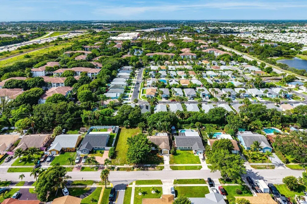 638 SW 4th Avenue Boynton Beach, FL 33426