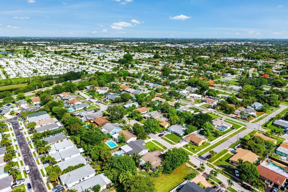 638 SW 4th Avenue Boynton Beach, FL 33426