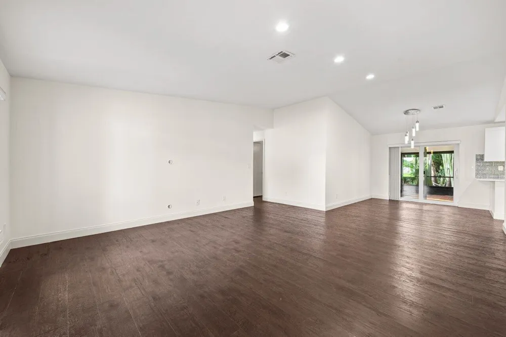 638 SW 4th Avenue Boynton Beach, FL 33426