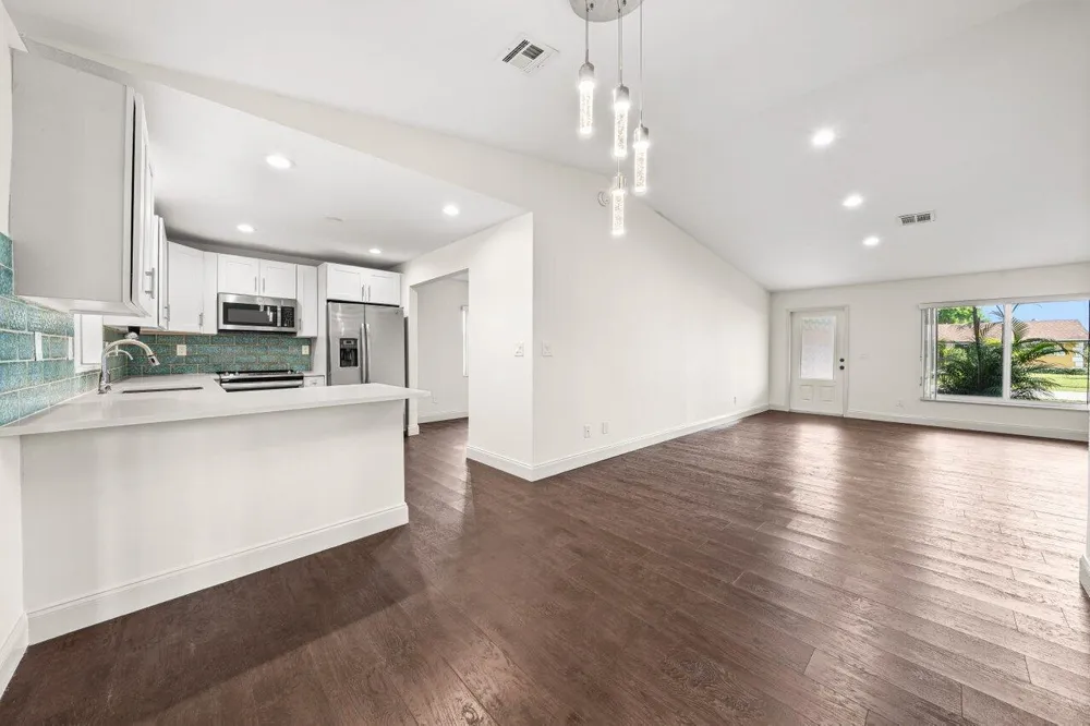 638 SW 4th Avenue Boynton Beach, FL 33426
