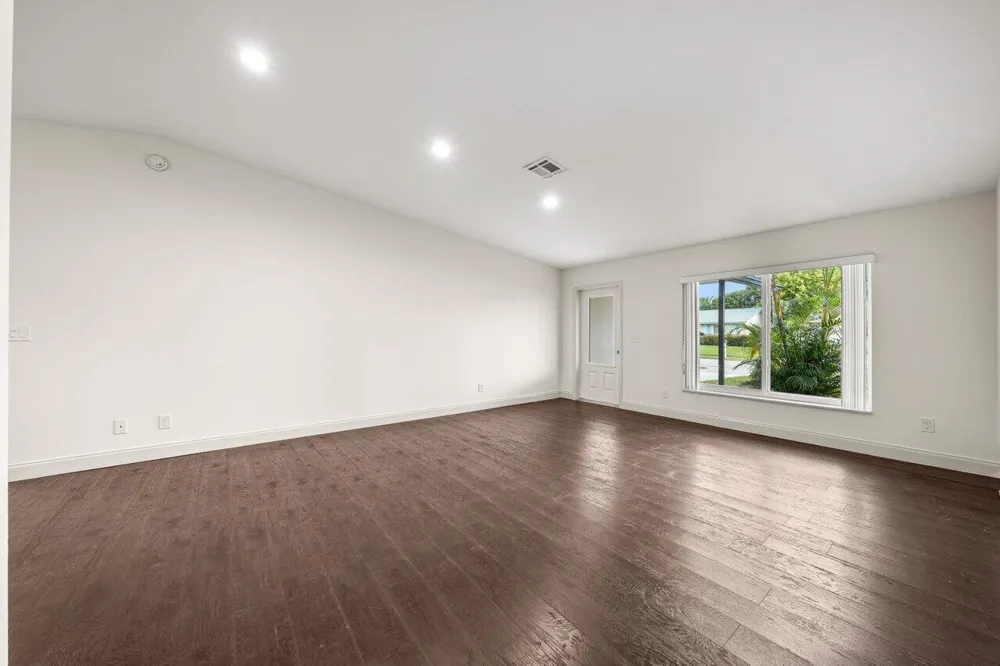 638 SW 4th Avenue Boynton Beach, FL 33426