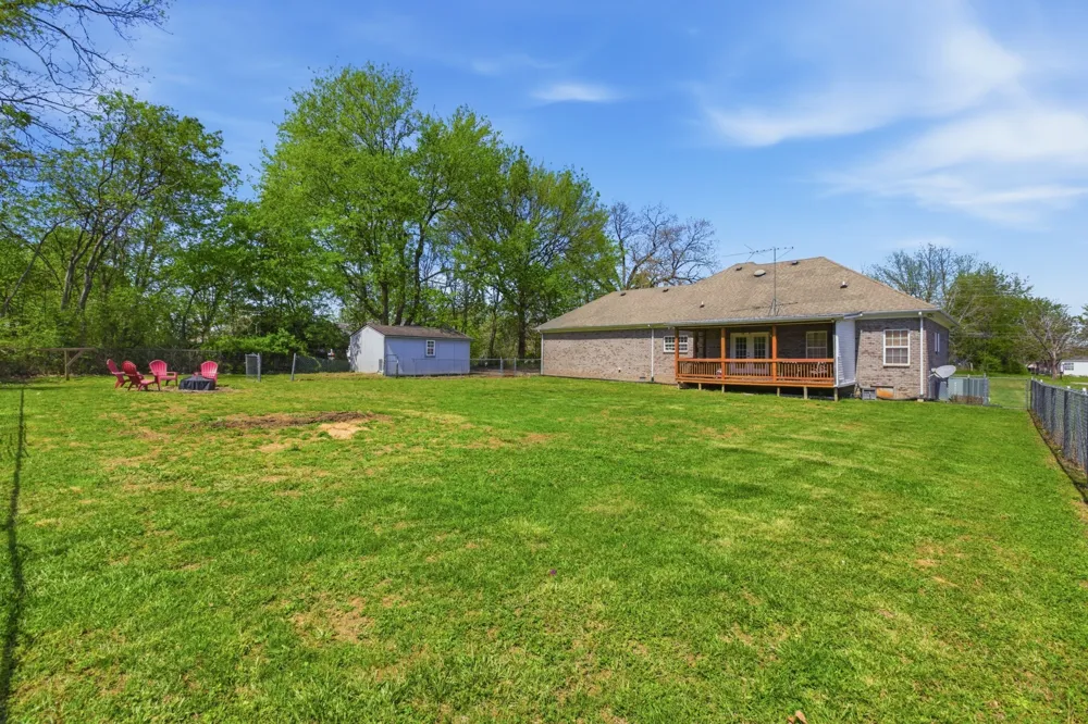 435 Long St W Mc Ewen, TN 37101