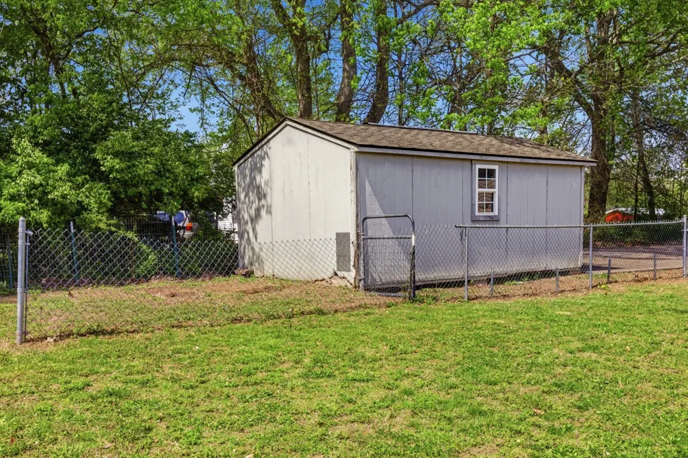 435 Long St W Mc Ewen, TN 37101