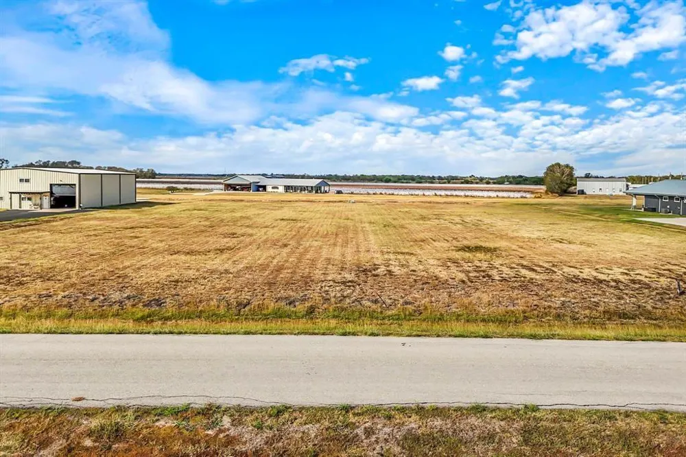 7787 Meteor Drive Sealy, TX 77474