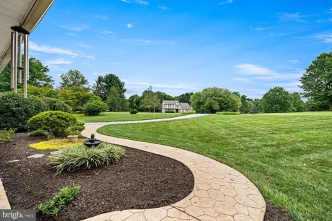 105 SCOTTS GLEN ROAD