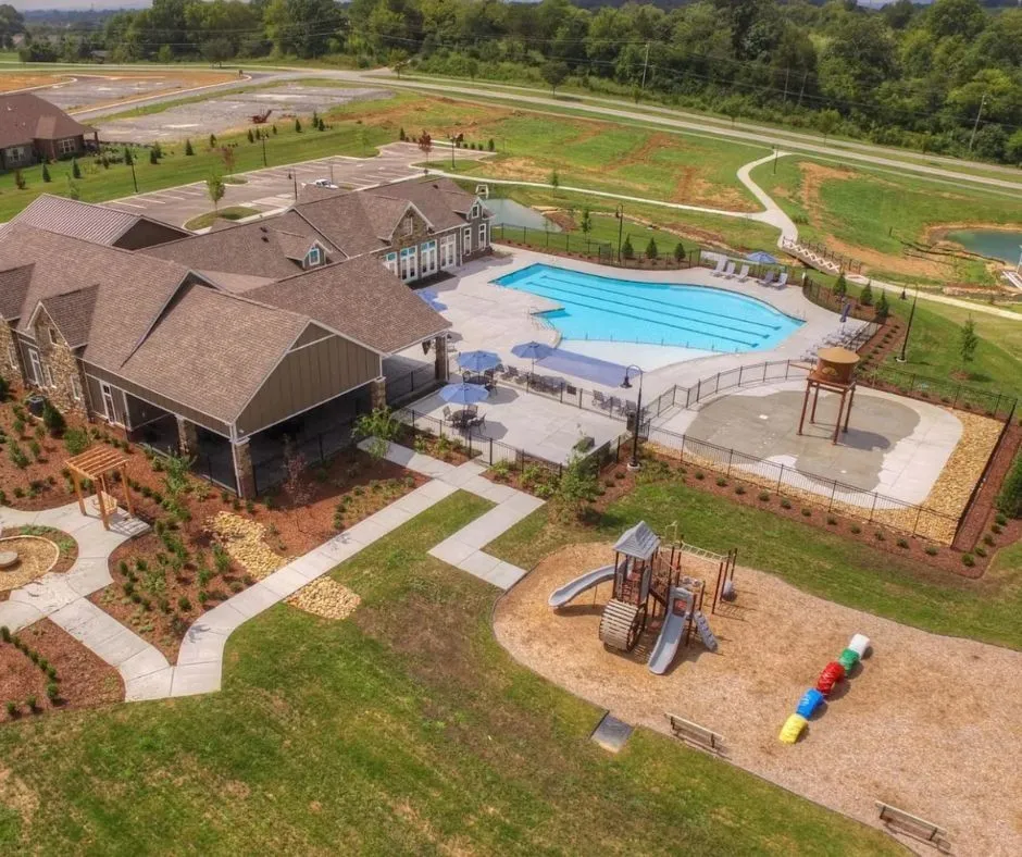 391 Carriage House Ln Hendersonville, TN 37075
