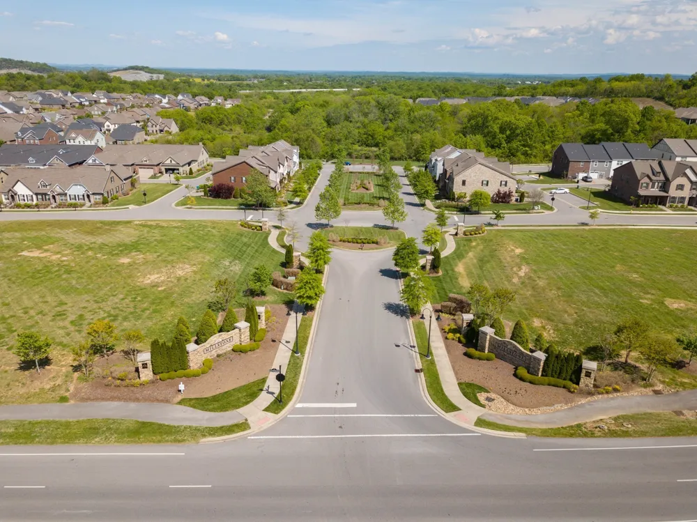 391 Carriage House Ln Hendersonville, TN 37075