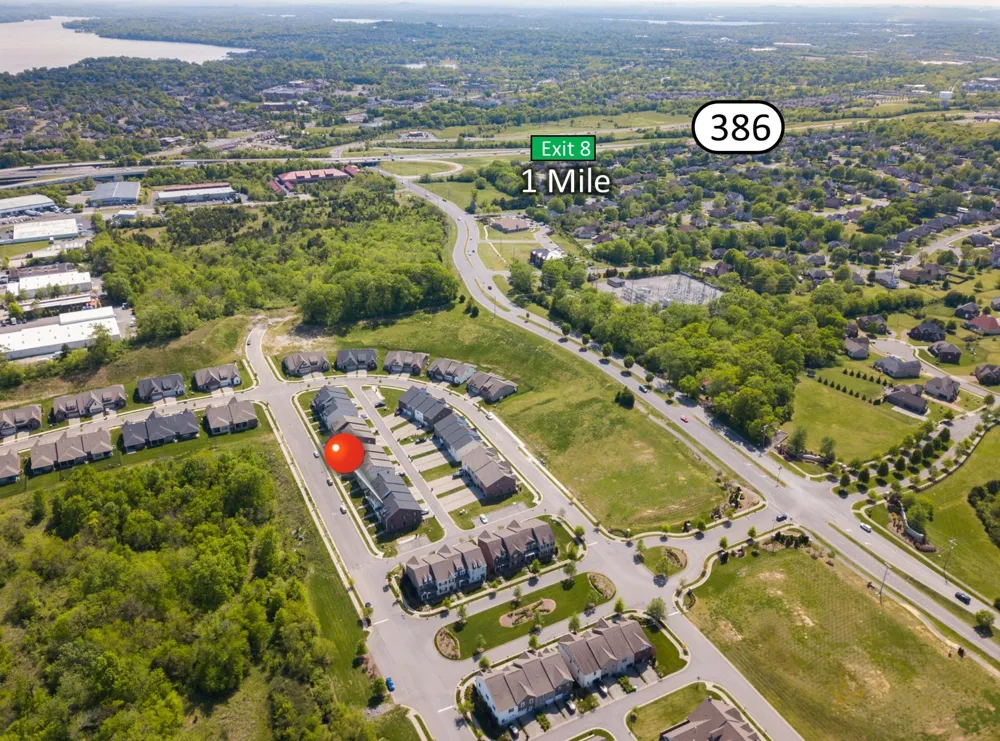 391 Carriage House Ln Hendersonville, TN 37075