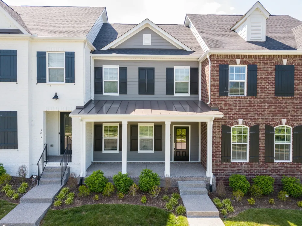 391 Carriage House Ln Hendersonville, TN 37075