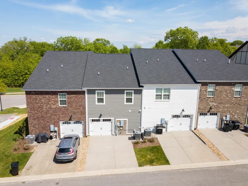 391 Carriage House Ln Hendersonville, TN 37075