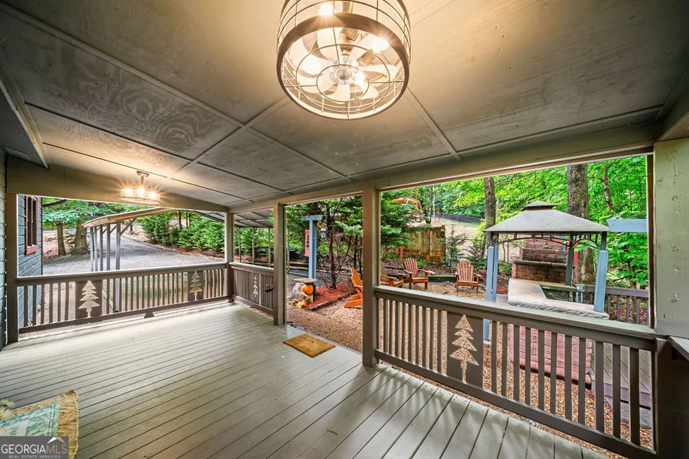150 Summit ST Ellijay, GA 30540