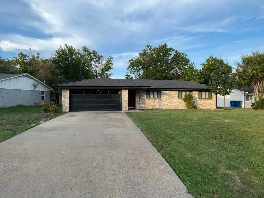 1213 Crestview Drive Kaufman, TX 75142