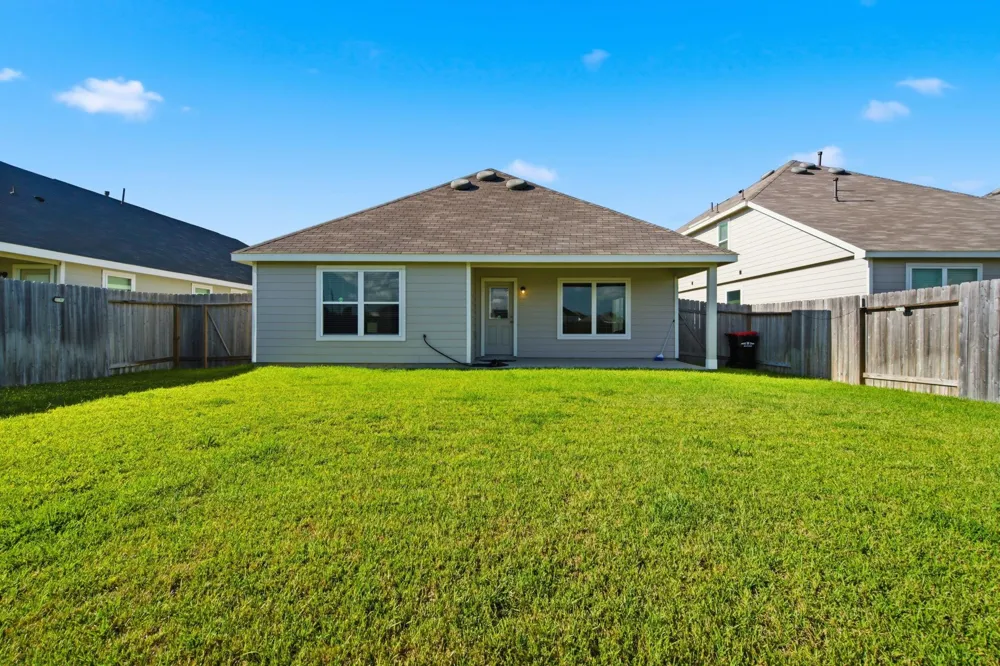 922 Luke Darrell Drive Rosharon, TX 77583