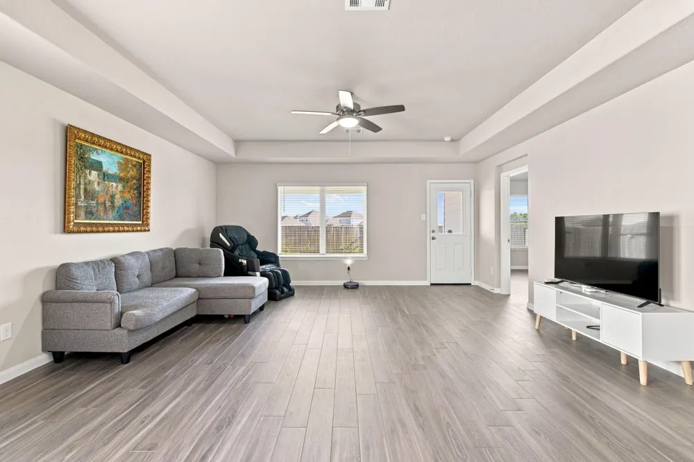 922 Luke Darrell Drive Rosharon, TX 77583