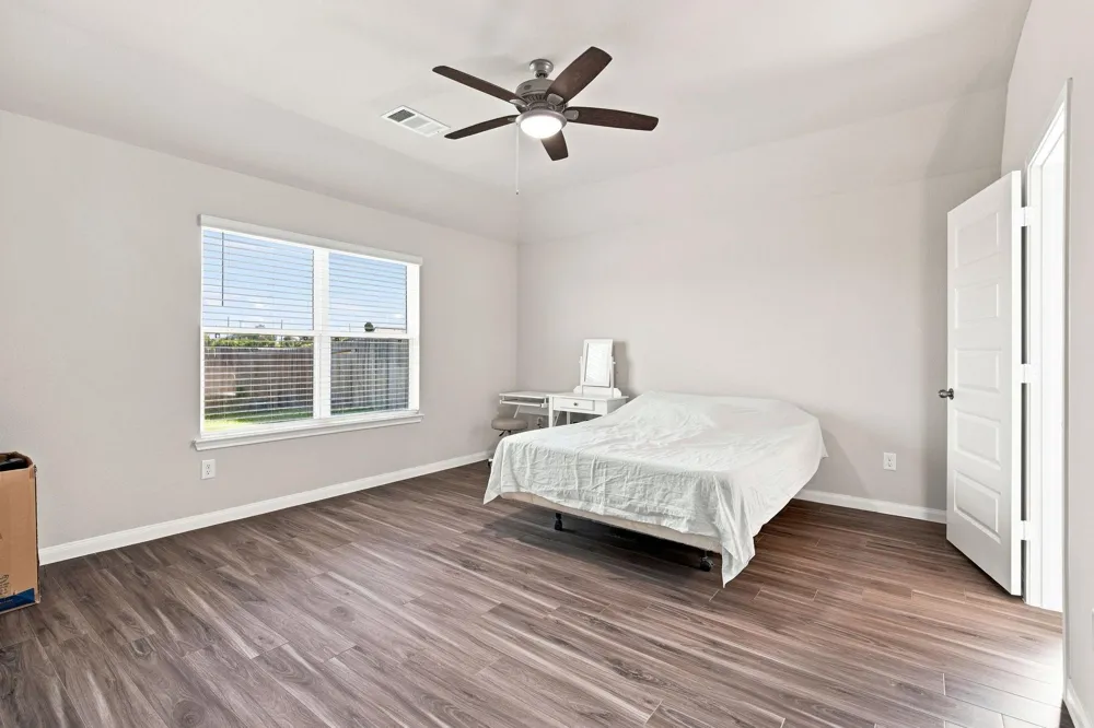 922 Luke Darrell Drive Rosharon, TX 77583