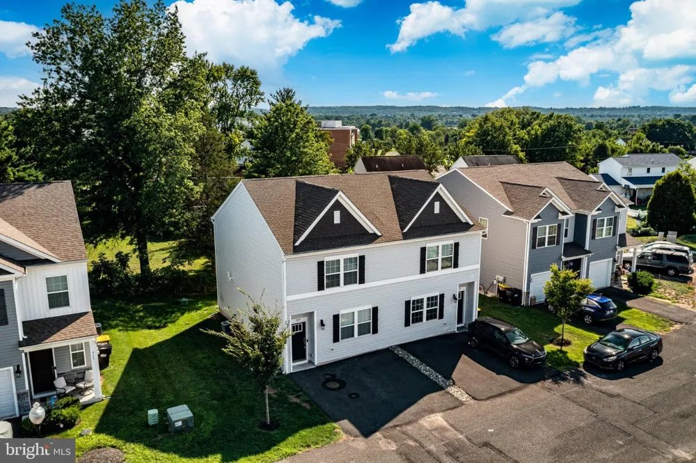 909 STILL WATERS Pennsburg, PA 18073