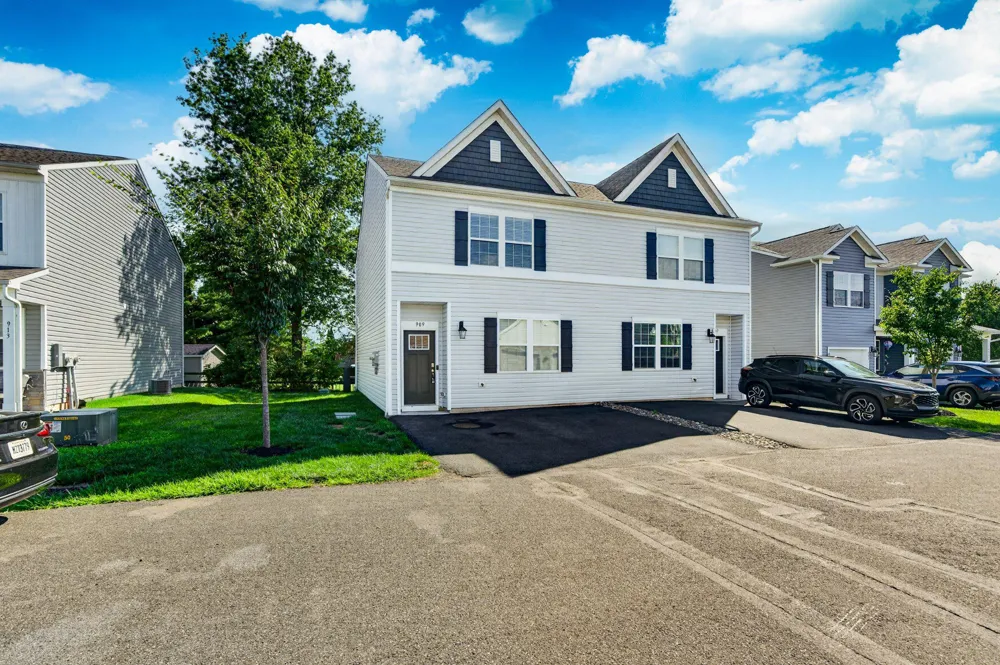909 STILL WATERS Pennsburg, PA 18073