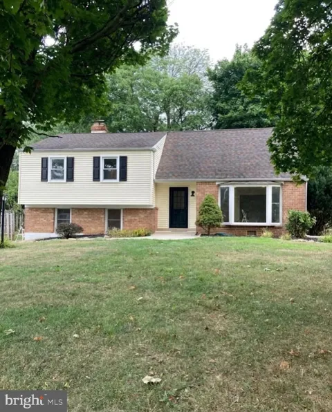 1320 GREENTREE LANE