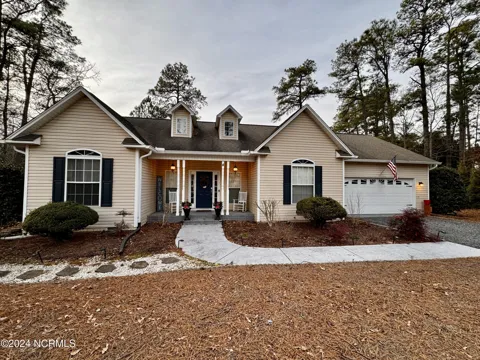 4 Lake Court
