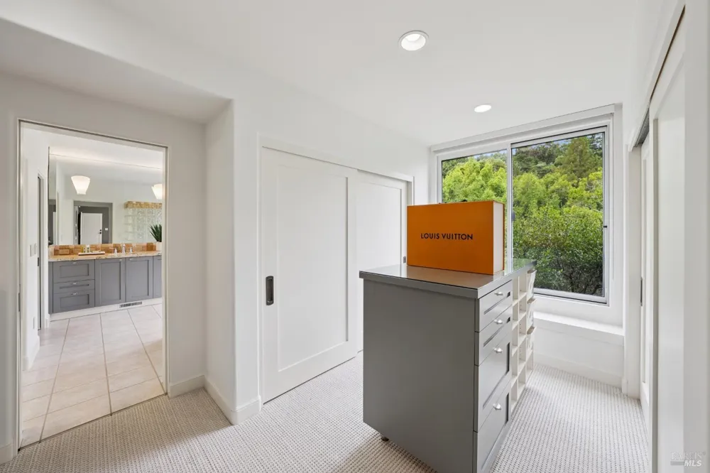160 Piedmont Court Larkspur, CA 94939
