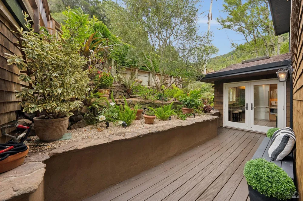 160 Piedmont Court Larkspur, CA 94939