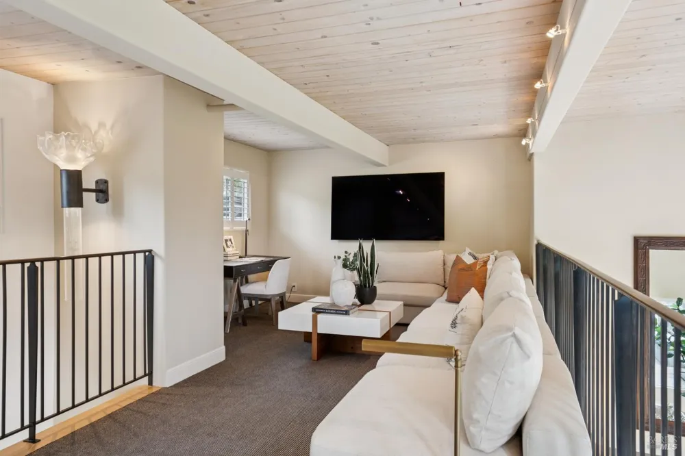 160 Piedmont Court Larkspur, CA 94939