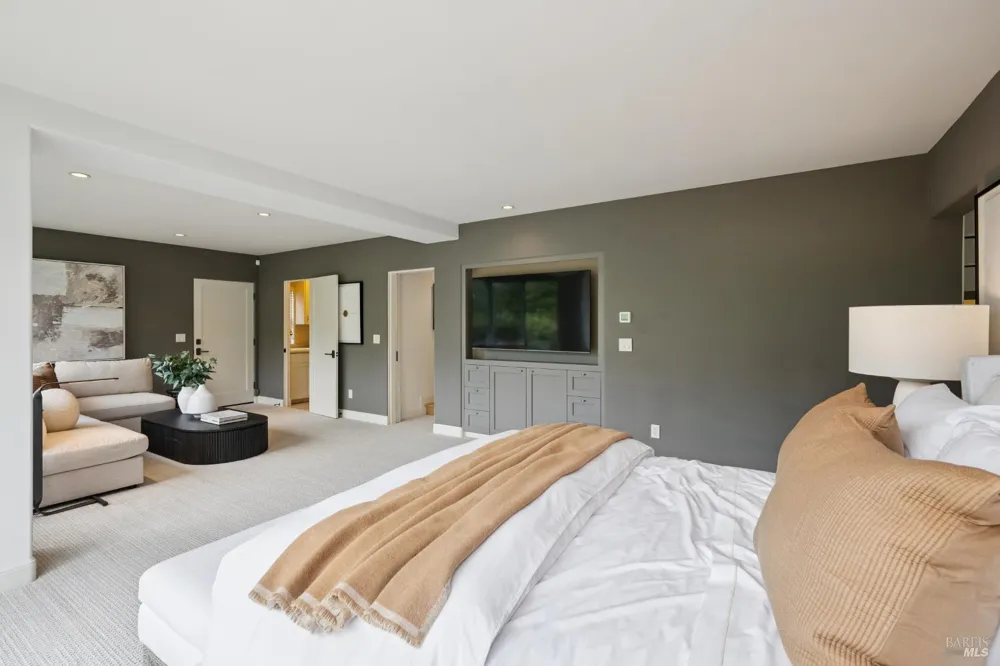 160 Piedmont Court Larkspur, CA 94939