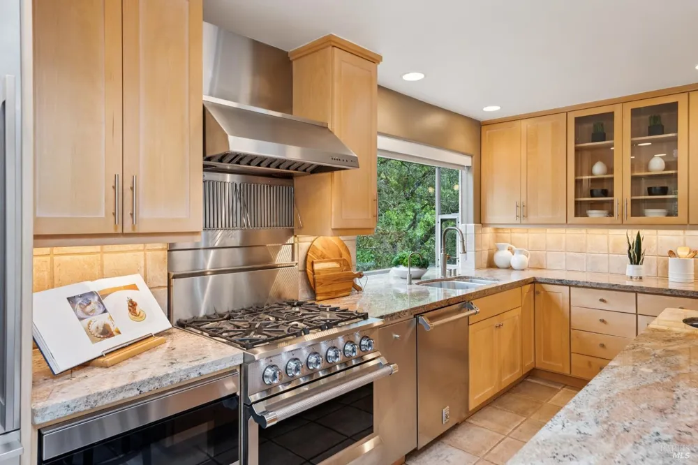 160 Piedmont Court Larkspur, CA 94939