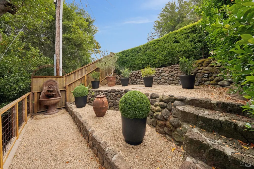 160 Piedmont Court Larkspur, CA 94939