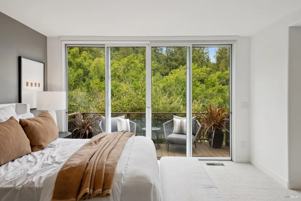 160 Piedmont Court Larkspur, CA 94939