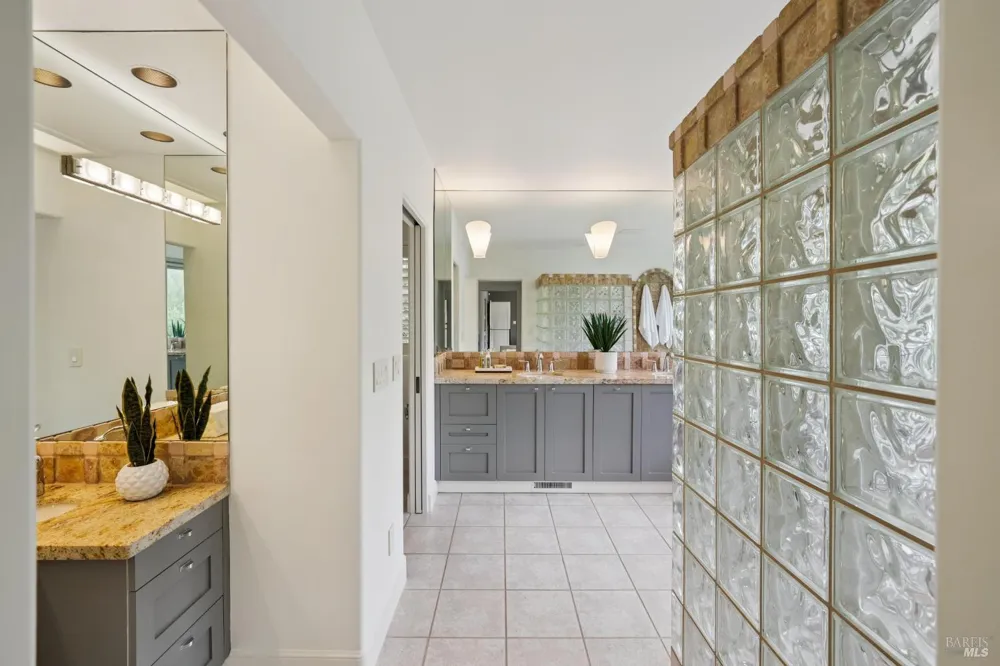 160 Piedmont Court Larkspur, CA 94939