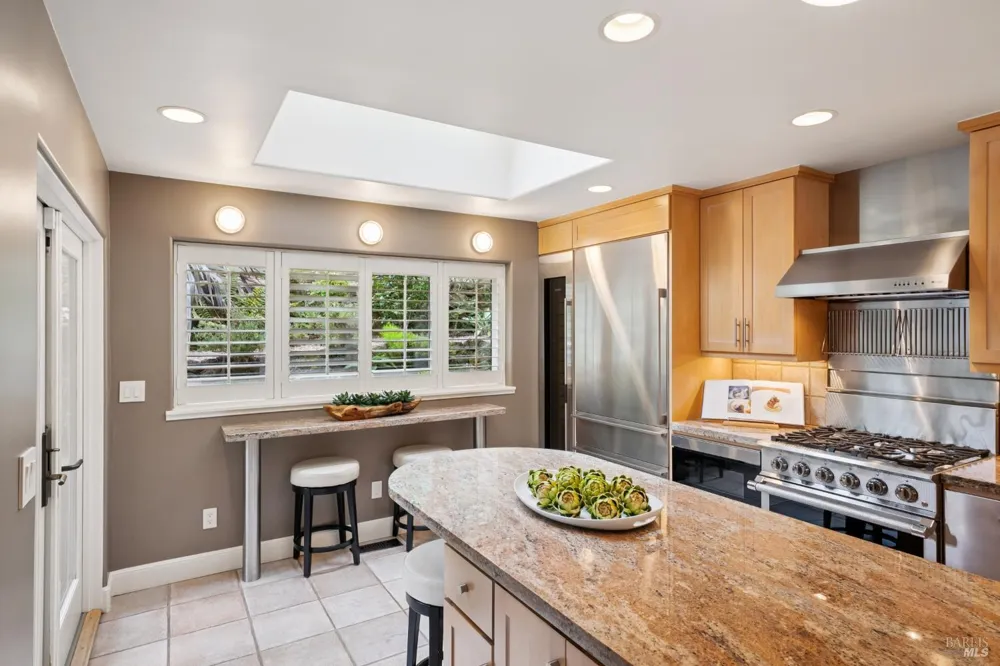 160 Piedmont Court Larkspur, CA 94939