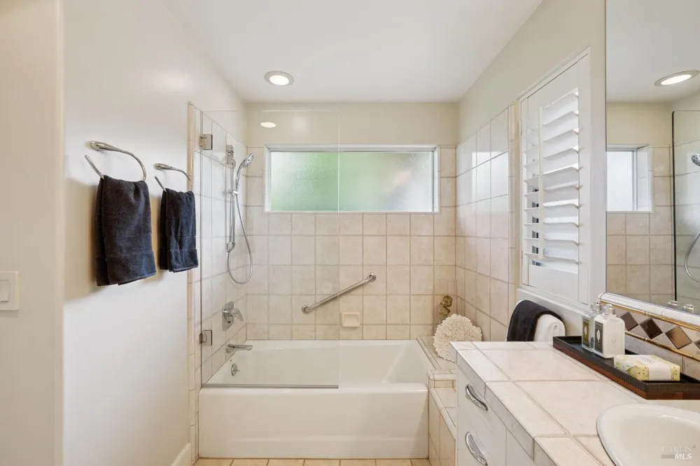 160 Piedmont Court Larkspur, CA 94939