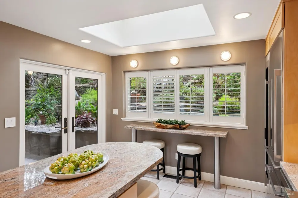 160 Piedmont Court Larkspur, CA 94939