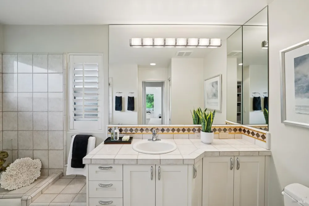 160 Piedmont Court Larkspur, CA 94939