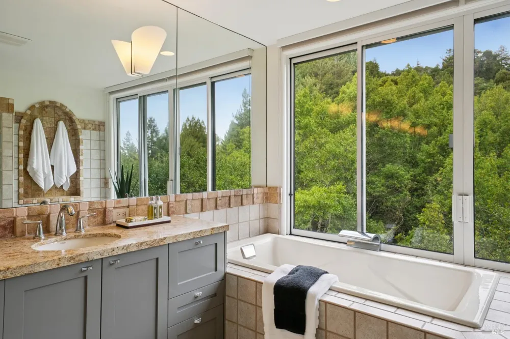 160 Piedmont Court Larkspur, CA 94939