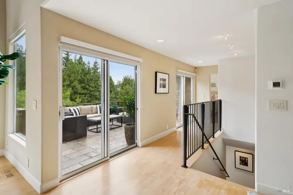160 Piedmont Court Larkspur, CA 94939