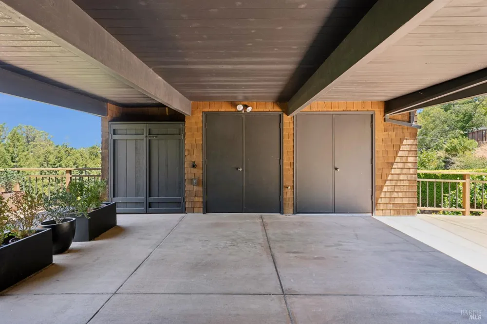 160 Piedmont Court Larkspur, CA 94939