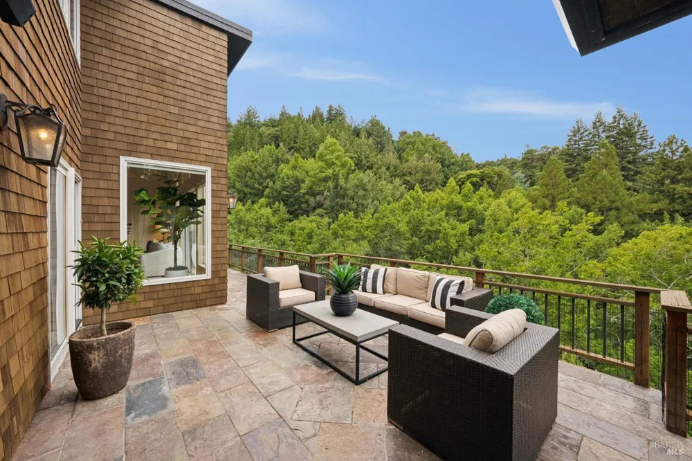 160 Piedmont Court Larkspur, CA 94939