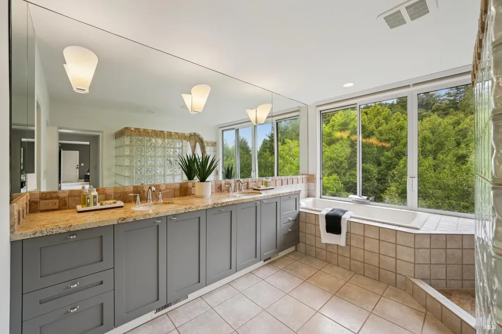 160 Piedmont Court Larkspur, CA 94939