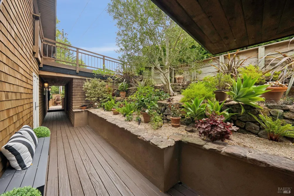 160 Piedmont Court Larkspur, CA 94939