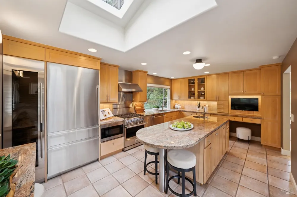 160 Piedmont Court Larkspur, CA 94939