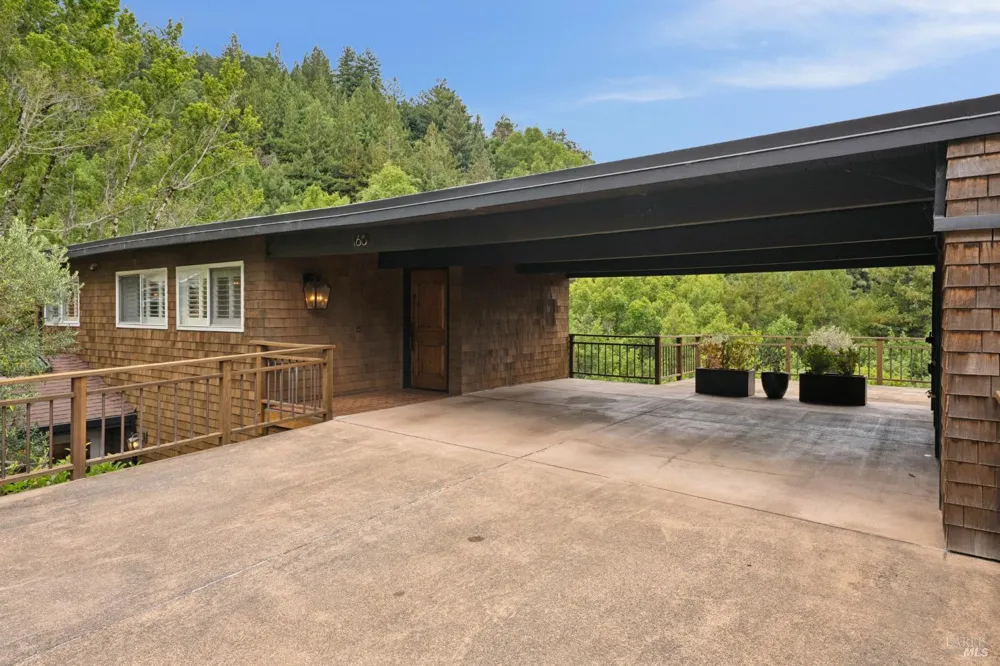 160 Piedmont Court Larkspur, CA 94939
