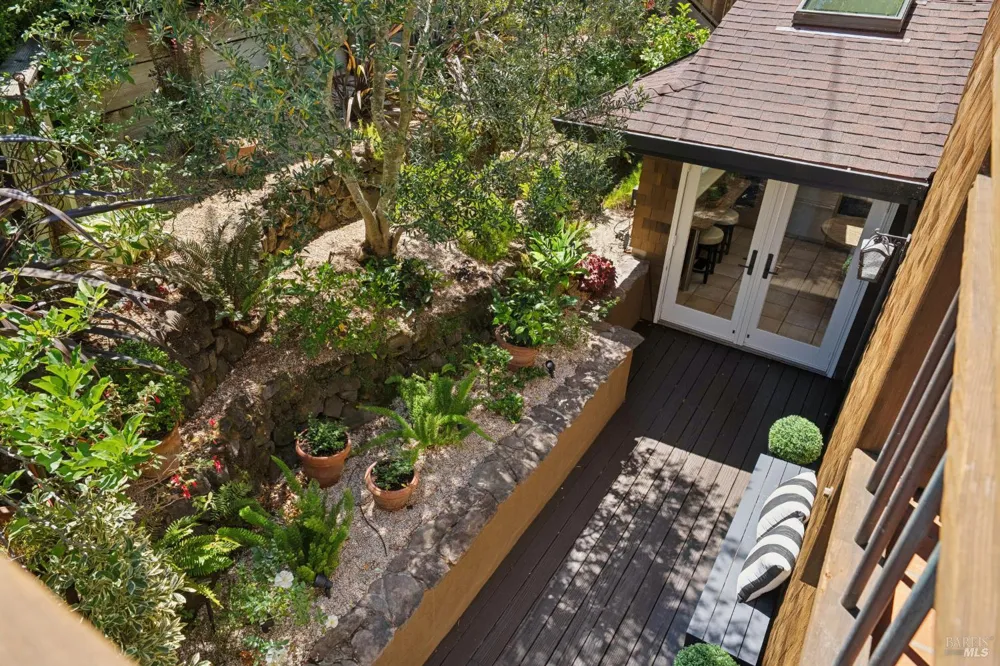 160 Piedmont Court Larkspur, CA 94939